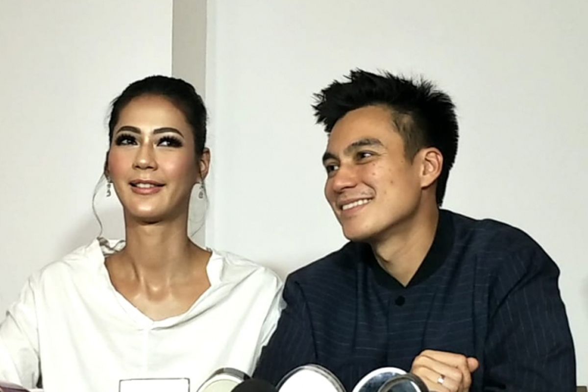 Baim Wong dan Paula Verhoeven saat ditemui sebelum resepsi pernikahan mereka di Gedung Tribrata, Jakarta Selatan, Sabtu (24/11/2018).