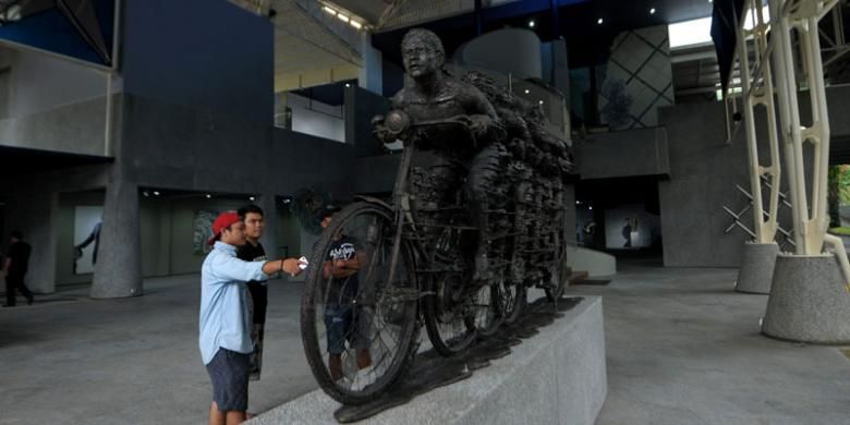 Bagian depan ruang pamer di NuArt Sculpture Park, Bandung.  