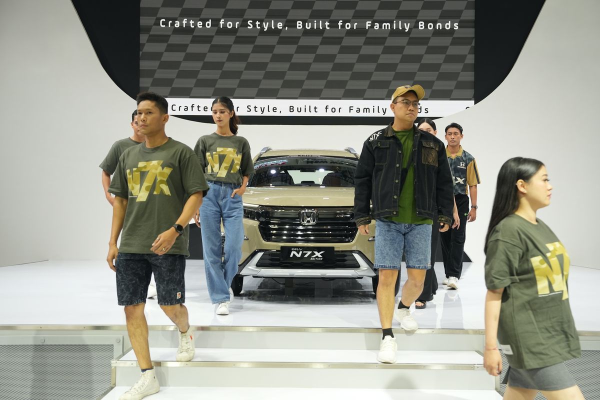 Apparel Honda x Shining Bright bisa didapatkan secara gratis jika pengunjung datang ke IIMS 2024 untuk melakukan test drive atau membeli BR-V N7X Edition.