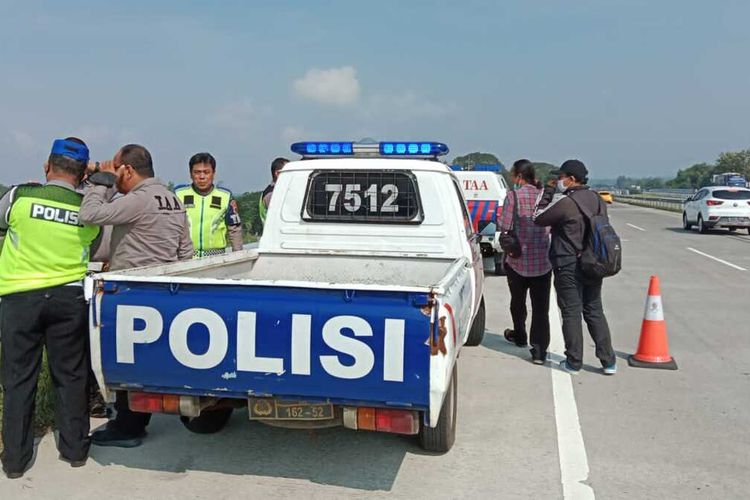 Lokasi Kecelakaan karambol libatkan empat bus, satu truk dan satu mobil terjadi di Jalan Tol 513.800 B, Kecamatan Kebakkramat, Kabupaten Karanganyar, Jawa Tengah.