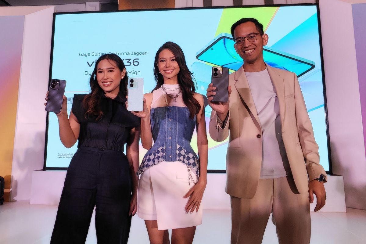 (Kiri-kanan) PR Manager Vivo Indonesia Alexa Tiara, Product Ambassador Yuki Kato, dan Product Manager Gilang Pamenan dalam acara peluncuran Vivo Y36 series di Sudirman, Jakarta Pusat, pada Kamis (25/5/2023).