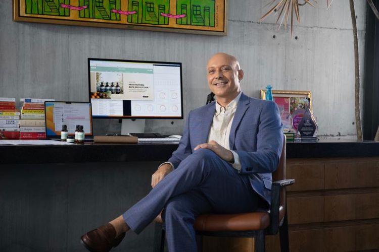 Chief Executive Officer (CEO) dan Founder Sensatia Michael Lorenti. Ia menilai, konsumen kini semakin sadar akan isu keberlanjutan, bahan alami, dan transpirasi dalam produk perawatan. Hal ini mendorong perusahaan untuk berinovasi serta memastikan setiap langkah yang diambil selaras dengan kebutuhan masyarakat. 
