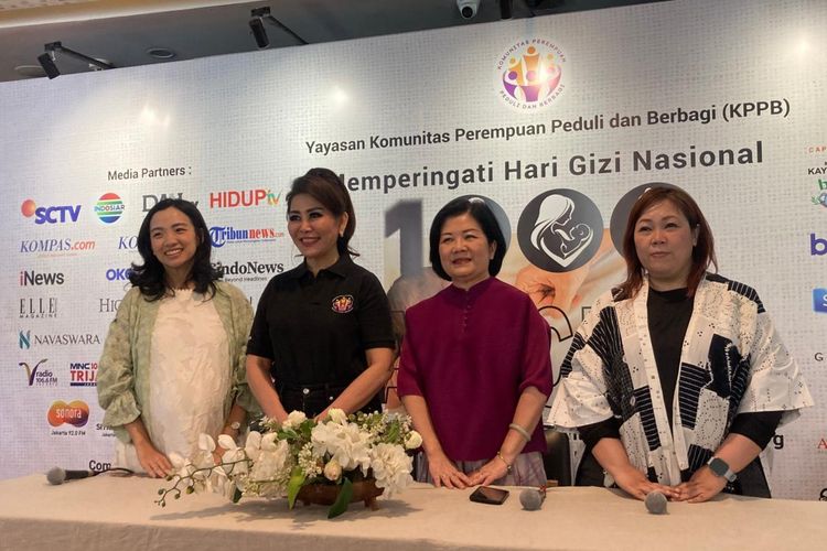 (kiri ke kanan) Psikolog anak dan keluarga Rika Kristina, M.Psi., Psikolog, Ketua Yayasan Komunitas Perempuan Peduli dan Berbagi (KPPB) Meiline Tenardi, ahli gizi masyarakat DR. dr. Tan Shot Yen, M.hum, dan Inayah Wahid, dalam konferensi pers gerakan ?1000 Hari Cinta ? Ibu Sehat, Anak Cerdas? di Taman Ismail Marzuki, Jakarta Pusat, Minggu (25/1/2026).