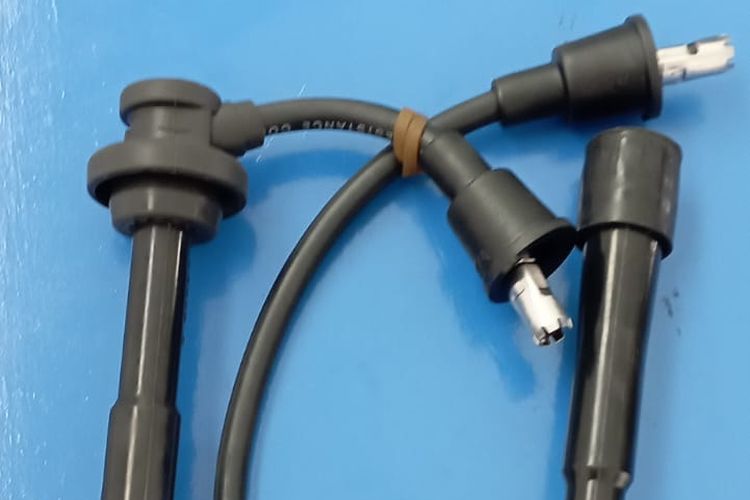 Kabel busi model menyerupai koil pengapian pada mobil modern