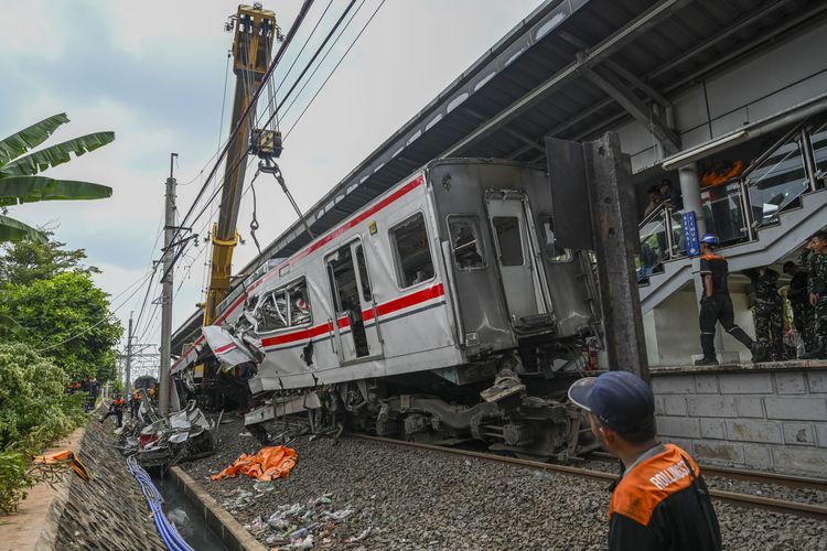 Kronologi KA Argo Bromo Tabrak KRL di Bekasi, Berawal dari Taksi Mogok di Rel Tertabrak