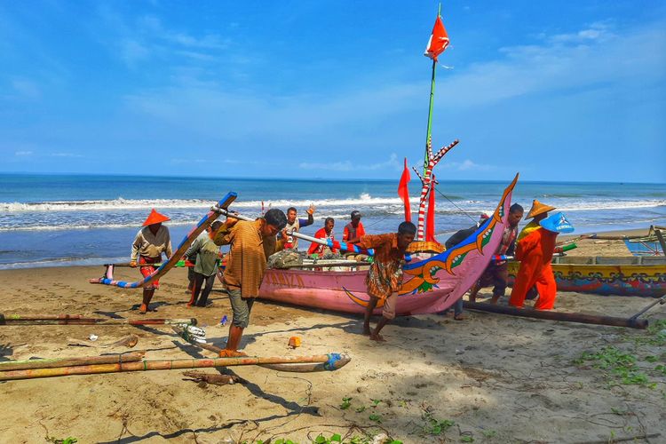 Bosan di Bandara Minangkabau, Yuk Main ke Pantai Katapiang