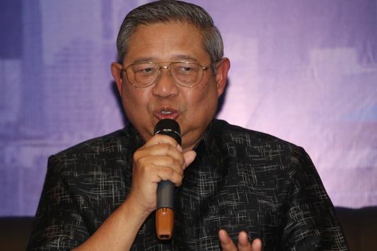 Ketua Umum Partai Demokrat, Susilo Bambang Yudhoyono berbicara kepada wartawan di Wisma Proklamasi, Jakarta Pusat, Rabu (1/2/2017). Susilo Bambang Yudhoyono memberi penjelasan soal tuduhan terkait komunikasinya dengan Ketua Majelis Ulama Indonesia Maruf Amin terkait sikap keagamaan MUI mengenai kasus penistaan agama yang menjerat Gubernur non-aktif DKI Jakarta Basuki Tjahaja Purnama atau Ahok.