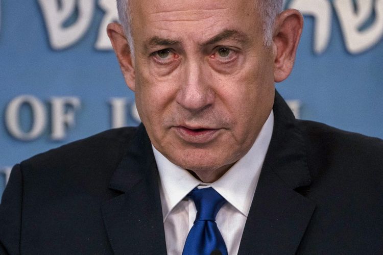 Perdana Menteri Israel Benjamin Netanyahu berbicara dalam konferensi pers bersama dengan Kanselir Jerman setelah pertemuan mereka di Yerusalem pada 17 Maret 2024. Netanyahu akan menjalani operasi hernia pada 31 Maret 2024.