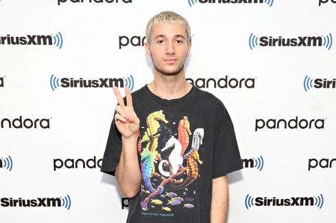 Lirik dan Chord Lagu talk is overrated - Jeremy Zucker feat. blackbear