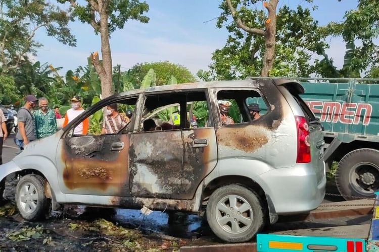 Kondisi pasca insiden kebakaran sebuah mobil