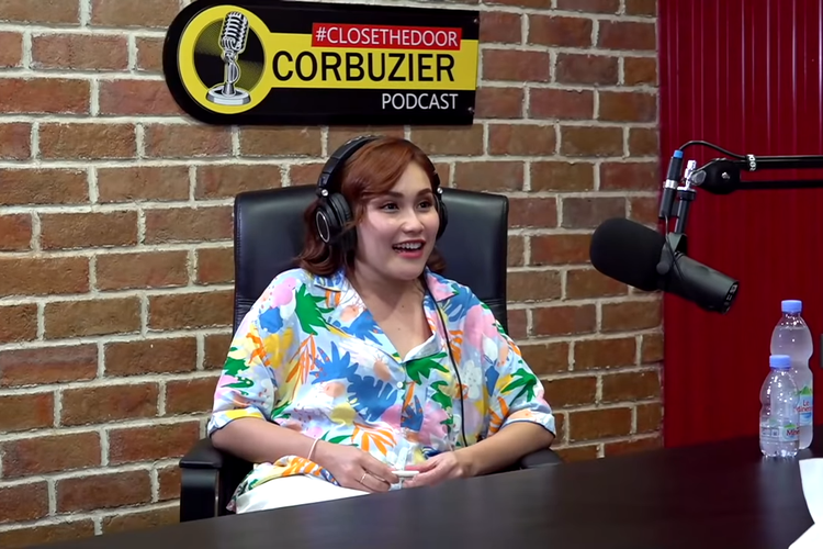 Penyanyi dangdut Ayu Ting Ting di podcast Deddy Corbuzier