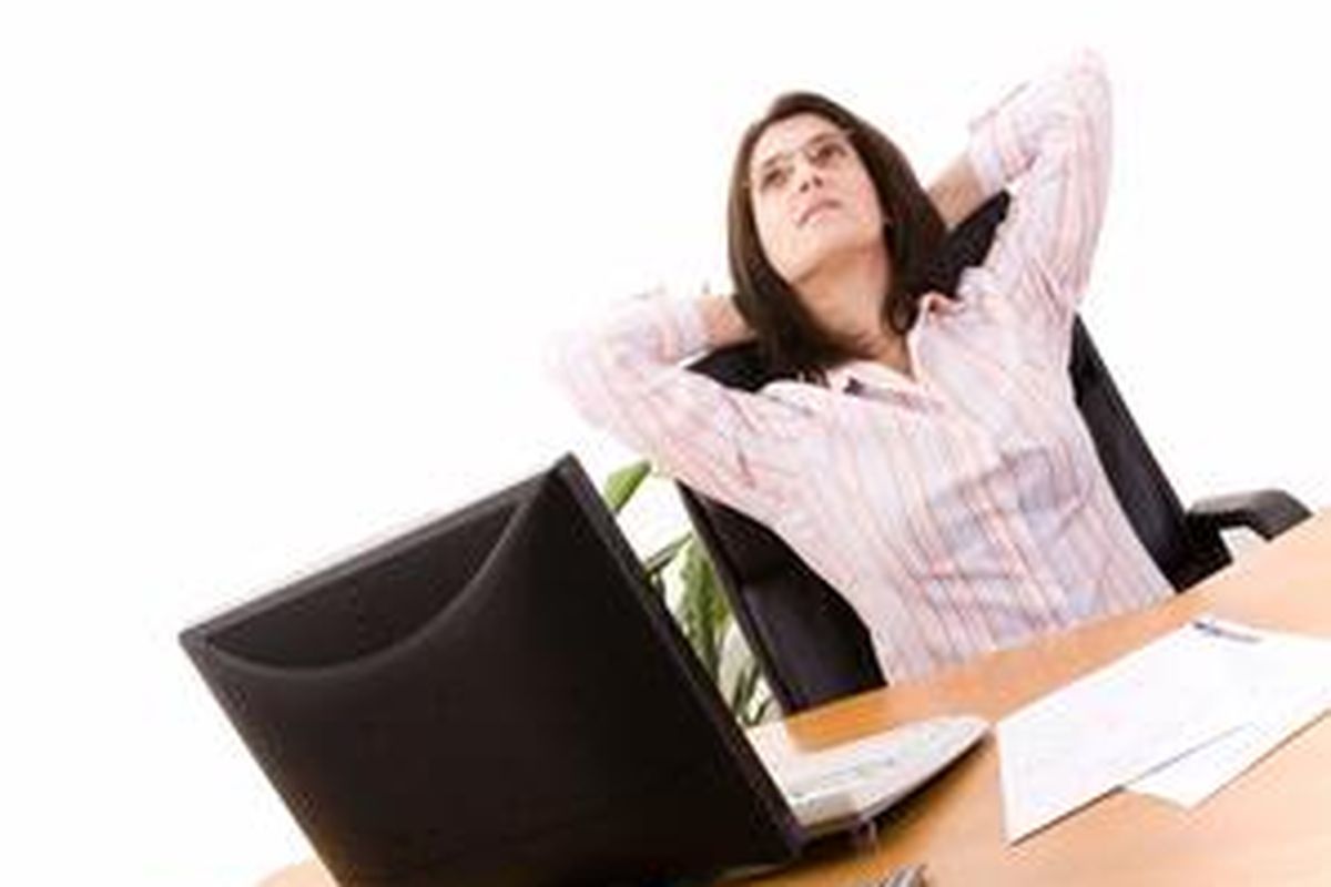 Fokuslah. Satukan hati, pikiran, dengan apa yang harusnya Anda lakukan. Stop berkhayal. 