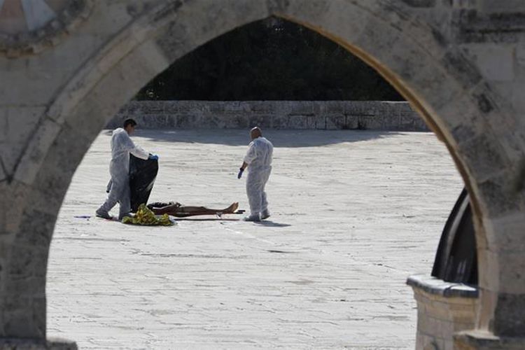 Tiga pelaku penembakan ditembak mati di halaman Masjid Al-Aqsa, Jumat (14/7/2017).  