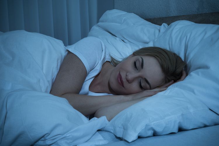 Ilustrasi tidur. Menurut penelitian, orang-orang yang menjaga pola tidur sehat secara konsisten memiliki risiko lebih rendah terkena penyakit jantung.