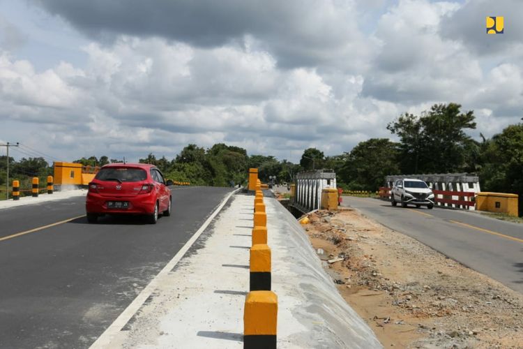 Pembangunan tiga jembatan duplikat yang masing-masing berada di ruas jalan nasional Kota Pekanbaru dengan Kota Bangkinang sebagai Ibu Kota Kabupaten Kampar, Provinsi Riau, tuntas dikerjakan.