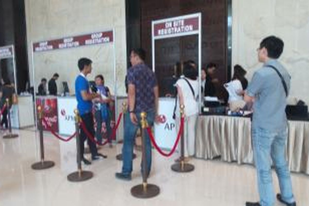 Suasana registrasi peserta Asia Pacific Media Forum (APMF) di Nusa Dua Convention Center, Bali, Kamis (18/9/2014).