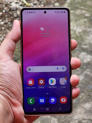 Ilustrasi layar Samsung Galaxy A53 5G. Ponsel ini memiliki layar yang cukup lega dengan diagonal 6,5 inci. Panel yang diusung adalah Super AMOLED yang memilki resolusi Full HD Plus, refresh rate 120 Hz, dan tingkat kecerahan hingga 800 nits.