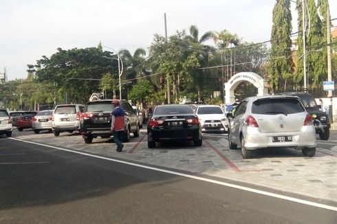 Fungsi Trotoar Dioptimalkan, Ruang Parkir di Surabaya Dibikin di Tengah Jalan