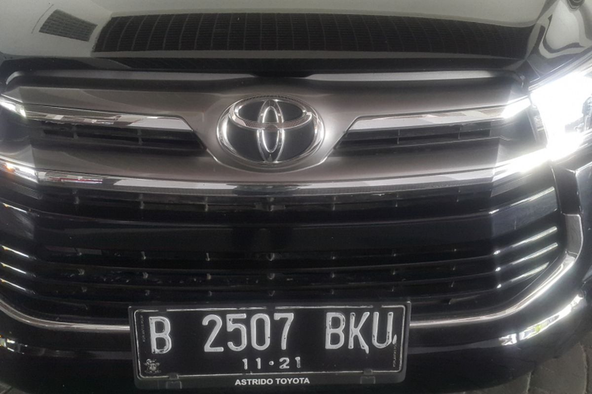 Mobil pribadi Gubernur DKI Jakarta Anies Baswedan, yakni Toyota Innova hitam bernomor polisi B 2507 BKU, sudah tak lagi dipasangi lampu strobo, Jumat (20/10/2017) pagi.
