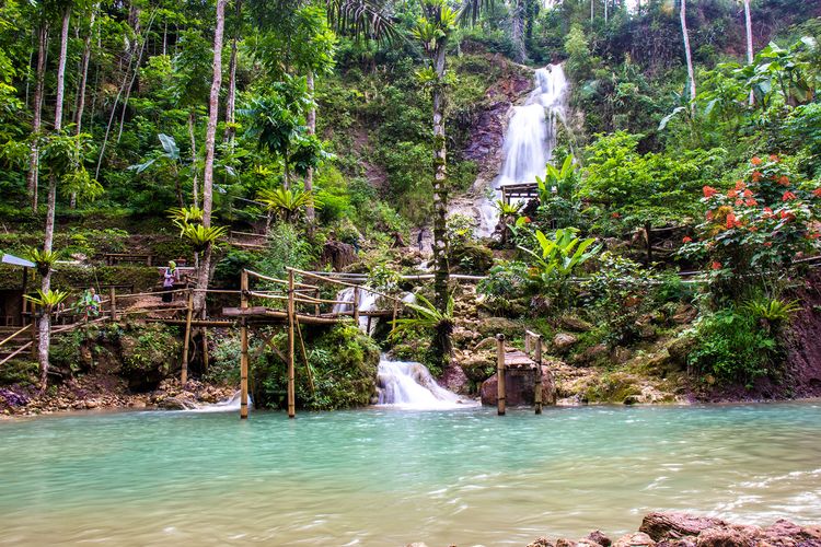 Air Terjun Kembang Soka di Kulon Progo, Yogyakarta.