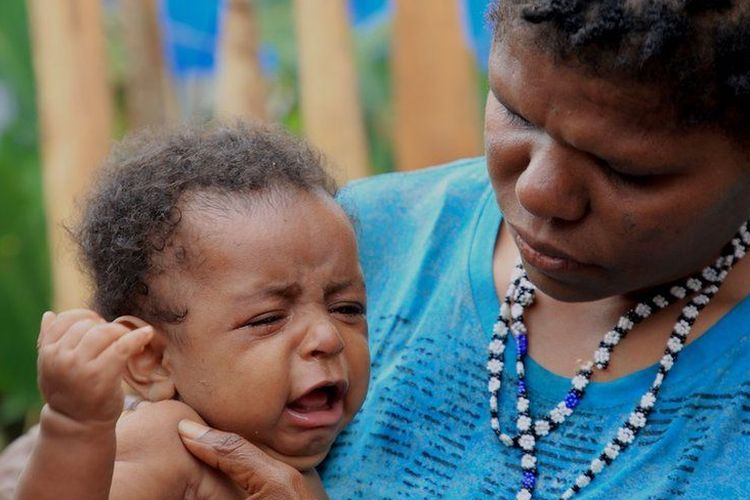 Para perempuan di Nduga dan anak-anak mereka terpaksa bertahan di belantara di pegunungan tengah Papua, untuk menghindari konflik bersenjata antara TNI/Polri dan kelompok bersenjata pro-kemerdekaan Papua yang berlangsung selama delapan bulan terakhir. Bahkan, beberapa dari mereka terpaksa melahirkan di hutan. 