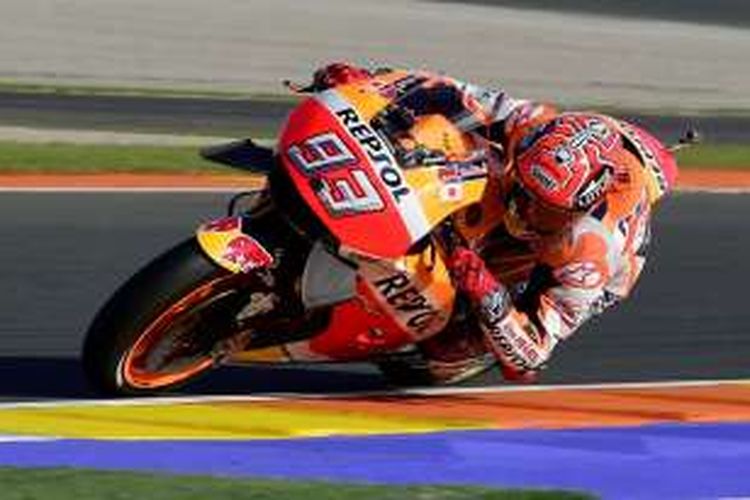 Pebalap Repsol Honda asal Spanyol, Marc Marquez, memacu motornya pada sesi latihan bebas ketiga GP Valencia di Sirkuit Ricardo Tormo, Sabtu (12/11/2016).