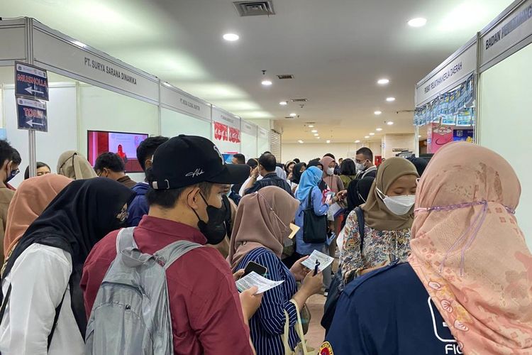 Suasana Job Fair Jakarta Utara yang dipadati masyarakat untuk mencari pekerjaan di 40 perusahaan yang telah bergabung