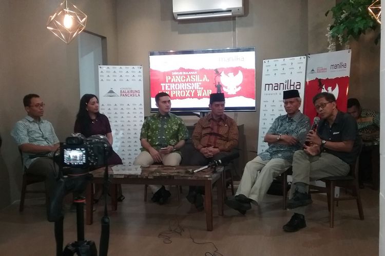 Diskusi publik yang mengusung tema Pancasila, Terorisme, dan Proxy War, Jakarta, Selasa (13/6/2017).