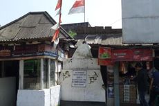 Tugu Peringatan Proklamasi di Tangsel Ini Terimpit Warung dan Rumah Makan Padang