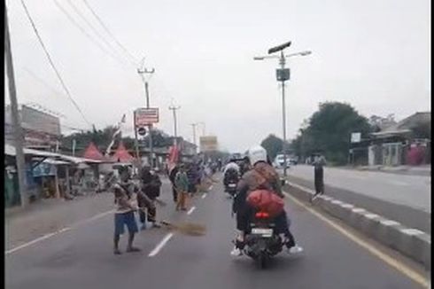 Penyapu Jalanan di Indramayu Menutup Sebagian Jalan, Ini Kata Polisi