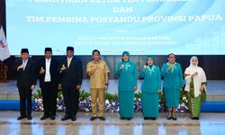 Ketua TP-PKK Pusat Lantik Ra'fatul Mulkiyah Mathius Fakhiri Jadi Ketua TP-PKK dan Posyandu Papua