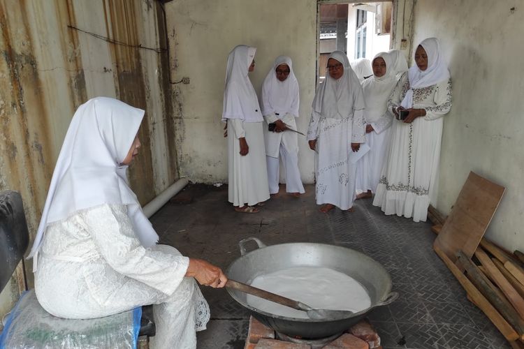 Menilik Pembuatan Lisah Sepuh, Minyak Suci Penjamasan Pusaka Sunan Kalijaga