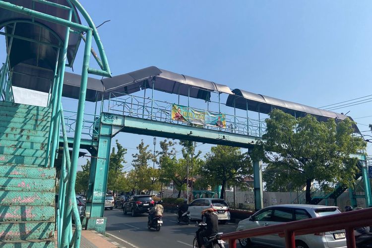 Bikin Ngeri, Intip Kondisi JPO Pasar Bulu Semarang yang Bikin Pejalan Kaki Ogah Lewat