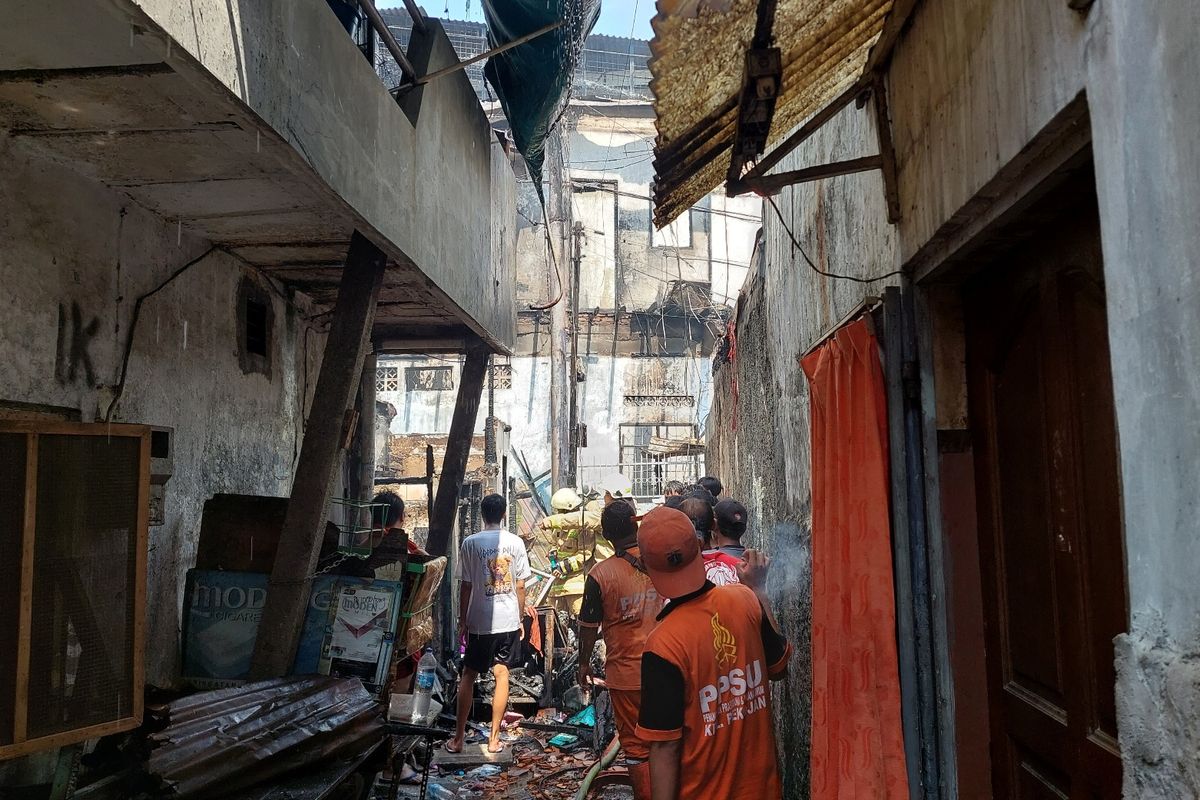 Kebakaran melanda 7 rumah warga di Jalan Pekojan 2, Pekojan, Tambora, Jakarta Barat, pada Senin (1/8/2022) siang, sekitar pukul 11.37 WIB.