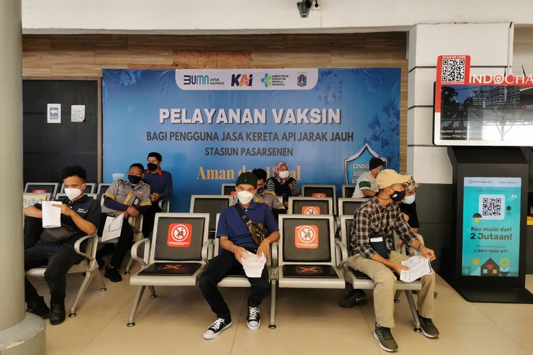 Layanan vaksinasi gratis di Stasiun Pasar Senen 