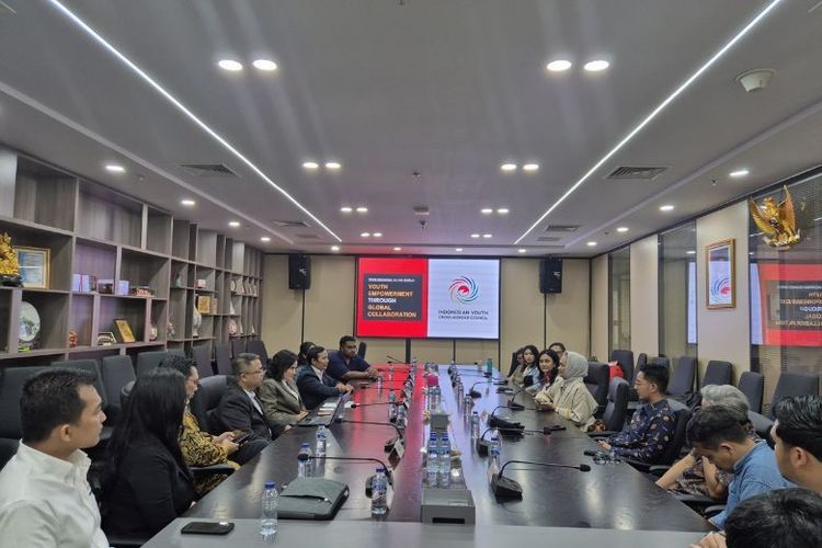 Sesi pembekalan delegasi muda Indonesia yang akan mengikuti ASEAN Plus Three Digital Economy Workshop 2025 di China. 