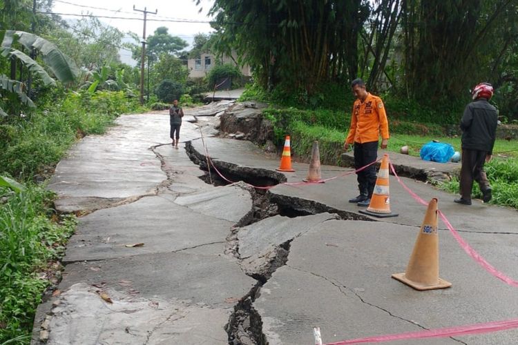 Pergerakan Tanah Rusak 107 Rumah di Bojongkoneng Bogor