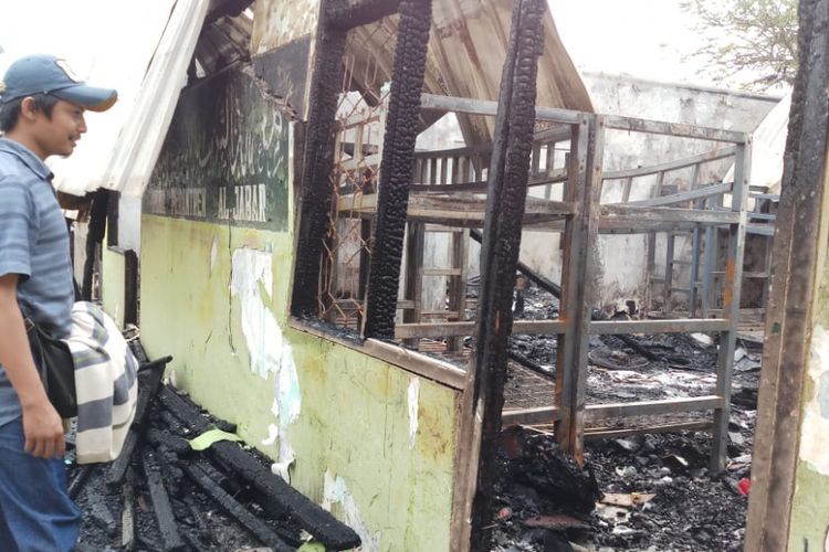 Kondisi ponpes dan pantiasuhan Al Jabar bengkong beserta belasan rumah yang hangus terbakar dan rata dengan tanah, Rabu (17/10/2018)