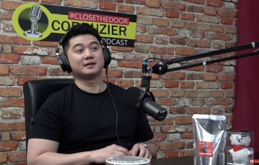 Chef Arnold Poernomo menjadi tamu podcast Deddy Corbuzier.