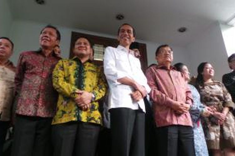Koalisi pendukung Jokowi-Jusuf Kalla berkumpul untuk membahas paket pimpinan Majelis Pemusyawaratan Rakyat (MPR) di kediaman Ketua Umum PDI-P Megawati Soekarnoputri, Minggu (5/10/2014).