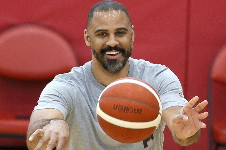 Pelatih kepala dan pelatih pengembangan Boston Celtics bersama Tim Nasional Bola Basket AS 2021, Ime Udoka, menghadiri latihan Bola Basket AS di Mendenhall Center di UNLV saat tim bersiap-siap untuk Olimpiade Tokyo pada 7 Juli 2021 di Las Vegas, Nevada.
