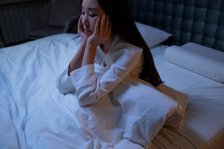 Memiliki kualtias tidur yang buruk adalah salah satu penyebab badan cepat lelah dan mengantuk.