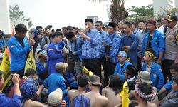 Di Demo Mahasiswa, Gubernur Wahidin Temui Pendemo dan Jelaskan Program Pemprov Banten