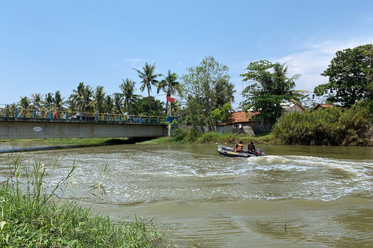 Tim Sar Gabungan Cari Pemancing Tenggelam di Bekasi 