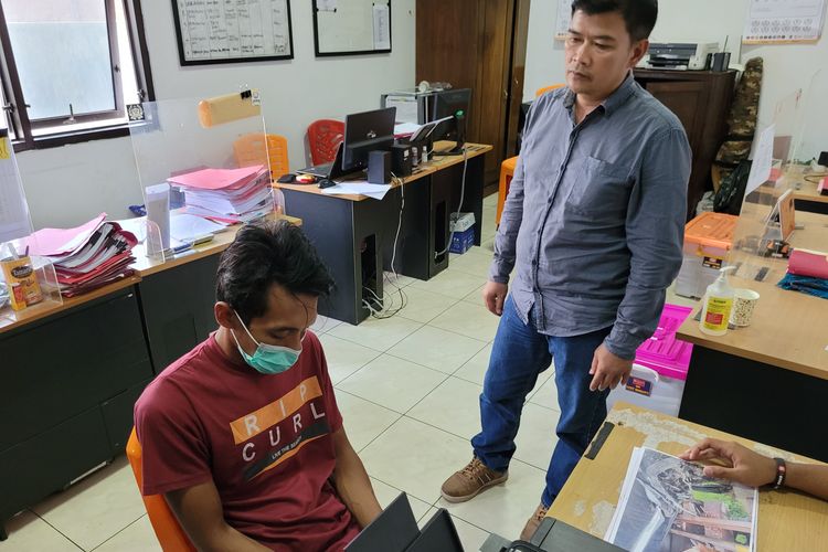 Sopir mobil SUV Candra Andy Prayogo (27) diperiksa di Satreskrim Polresta Banyumas, Jawa Tengah, Kamis (20/4/2023).