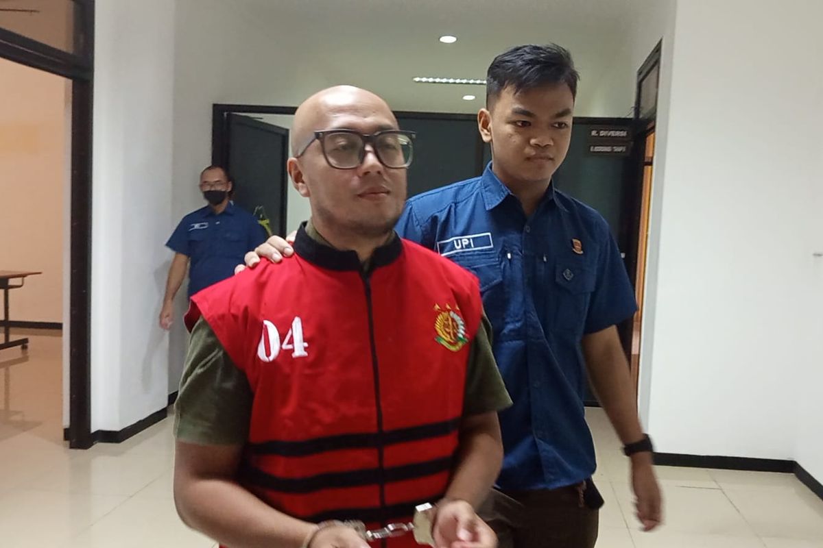 Relationship Manager bank BUMN di Lumajang ditahan Kejaksaan Negeri Lumajang, Selasa (11/3/2025)