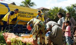 Respons Cepat Kekeringan di Botteng Utara, Kementerian PU Salurkan 12.000 Liter Air Bersih