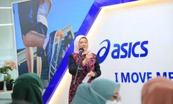 Menaker Ida Serahkan BSU kepada 3.648 Pekerja di Tegal
