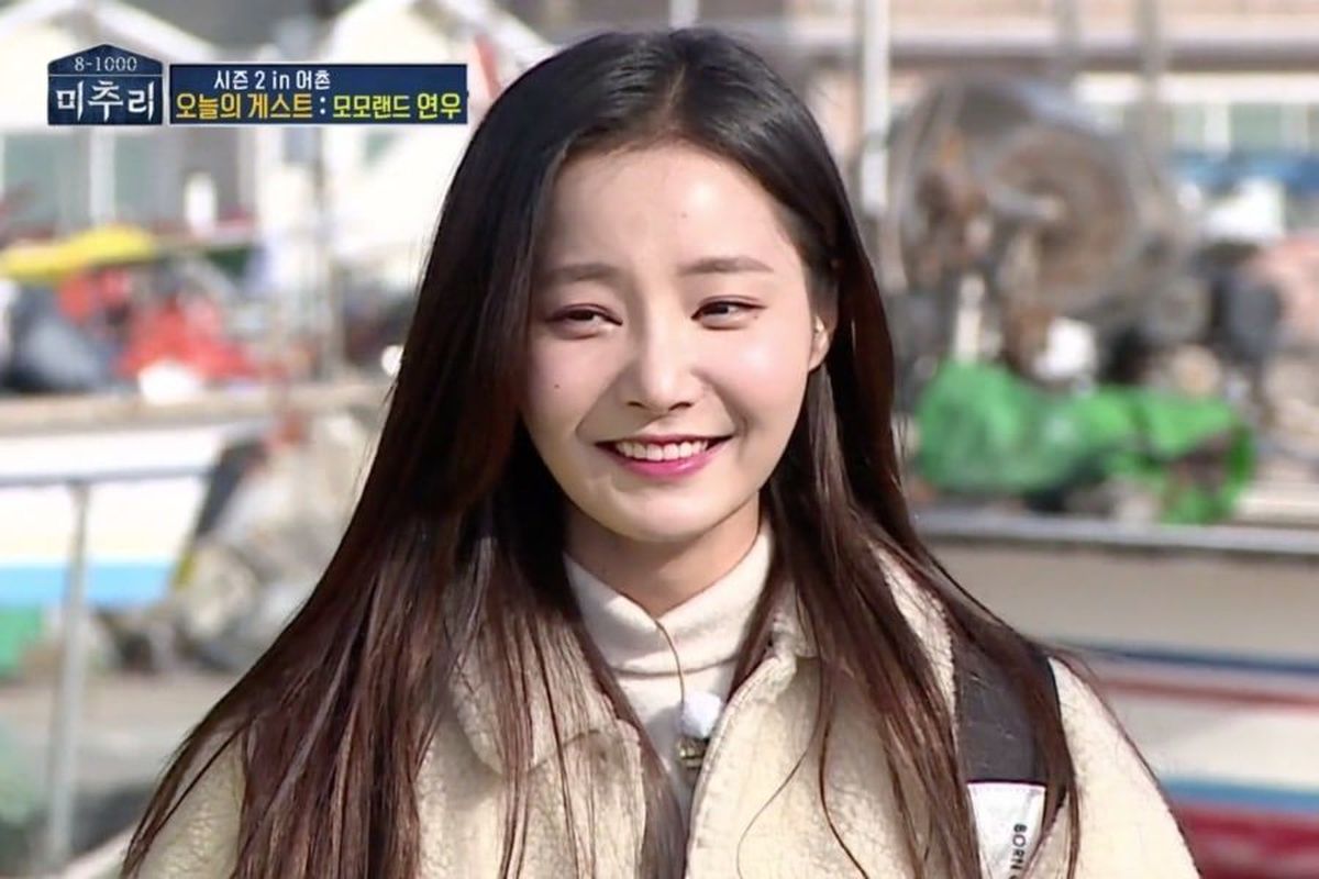 Salah satu member girlband MOMOLAND, Yeonwoo, dalam program Village Survival, The Eight 2.