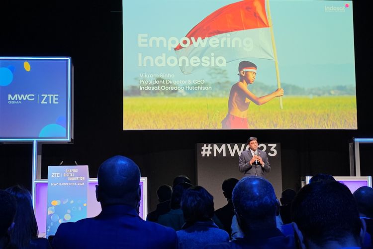Presiden Direktur dan CEO Indosat Ooredoo Hutchison, Vikram Sinha memberikan pidato di ajang Mobile World Congress (MWC) 2023 di Barcelona, awal Maret 2023. 
